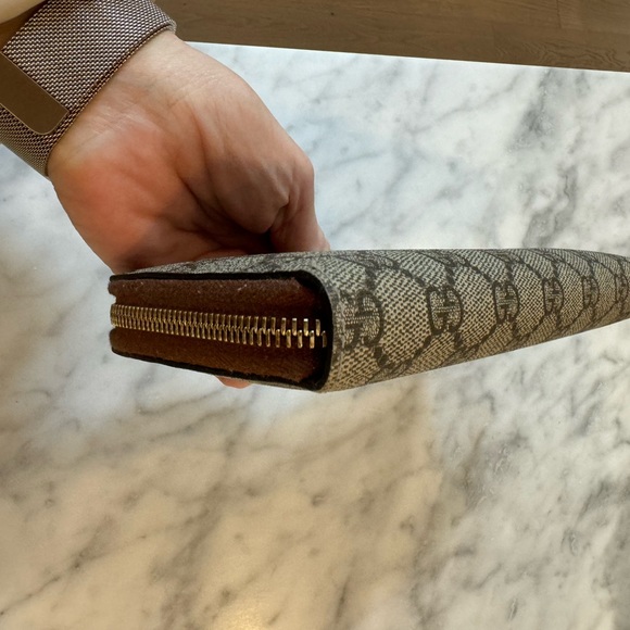 Gucci GG Supreme Tan Monogram Zip Around Wallet - Picture 8 of 12